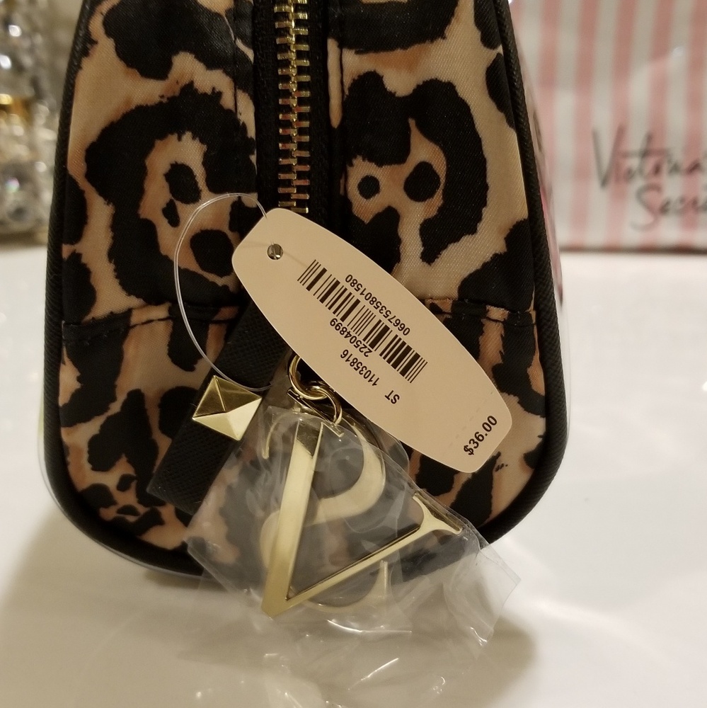 Rawr! Victoria Secret - Picture 2 of 5